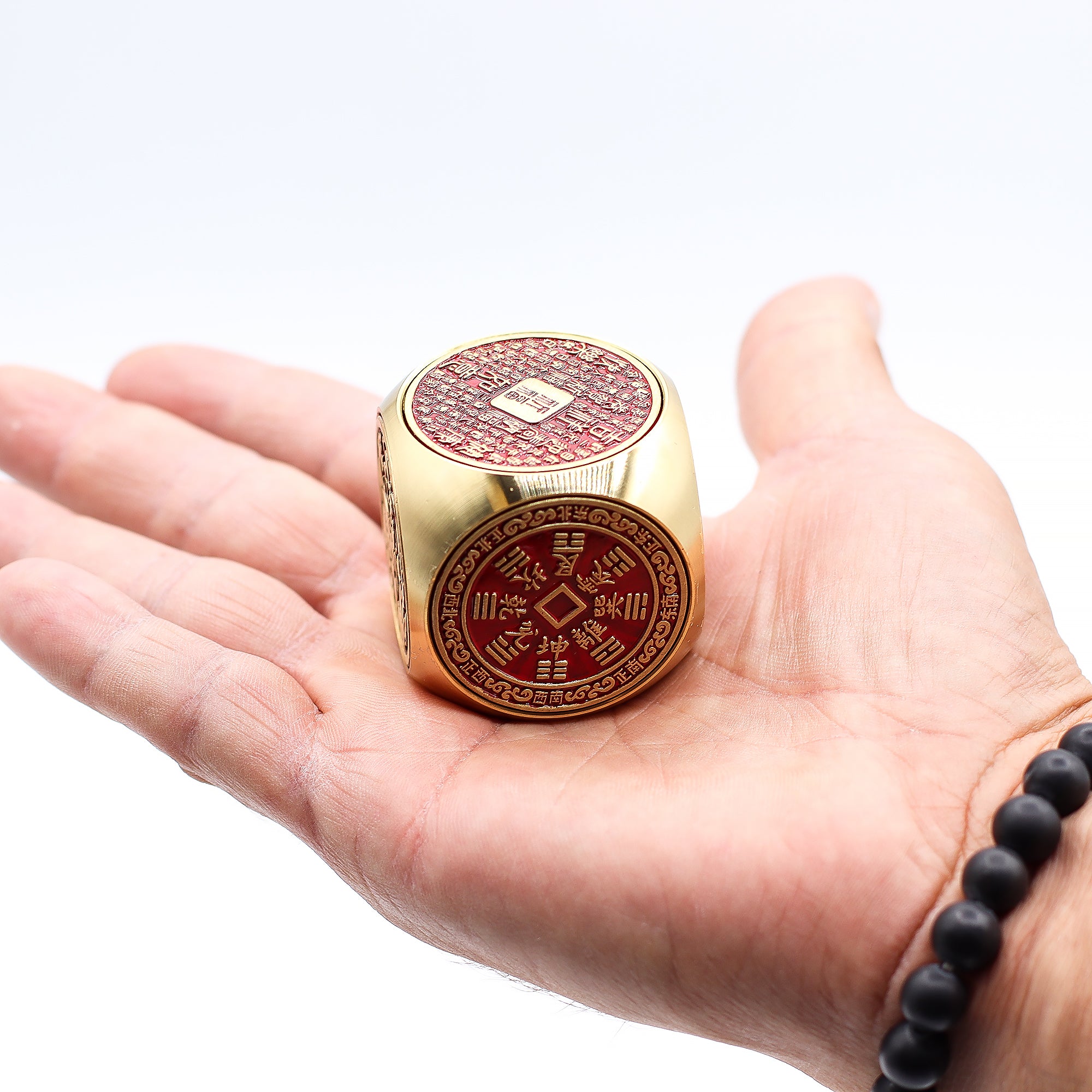 Cube de prospérité Feng Shui - Rouge & Laiton - Koddel.com