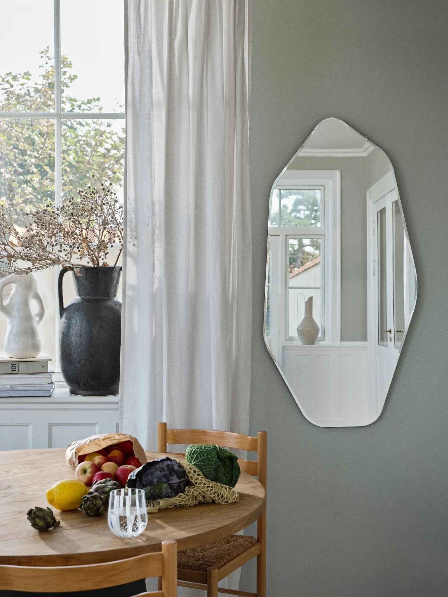 Un miroir design au format sculptural RUBI